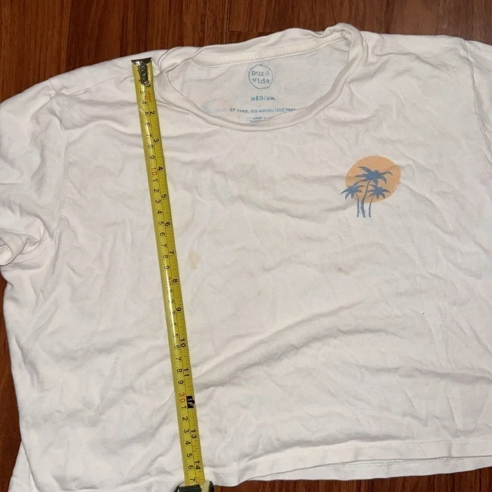 PURA VIDA Surf Tour Crop tee top t-shirt design on the back size M - Picture 4 of 8